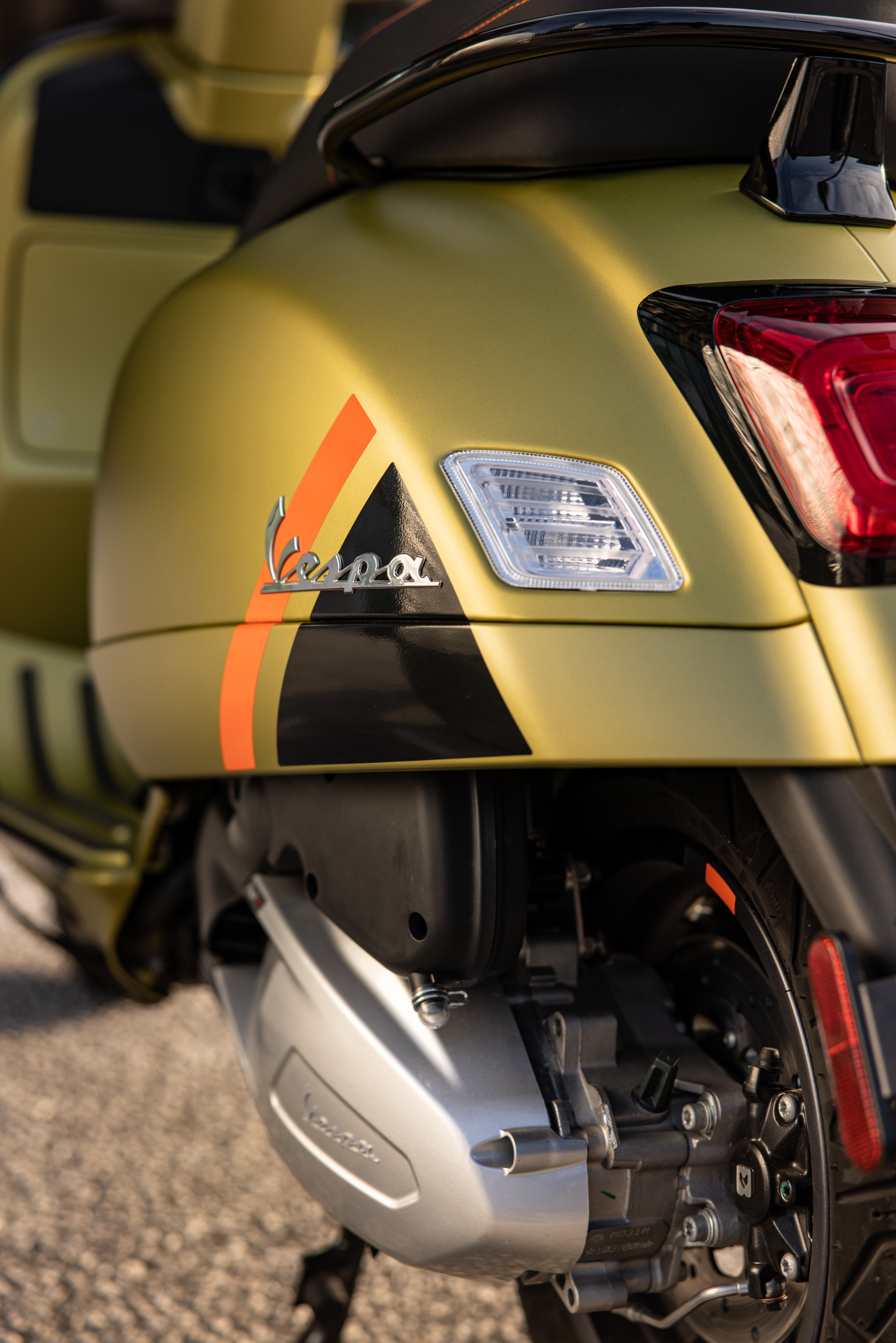 Vespa GTS vue arrière zoom