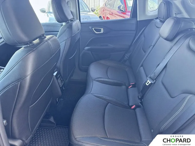 Image secondaire du véhicule 12