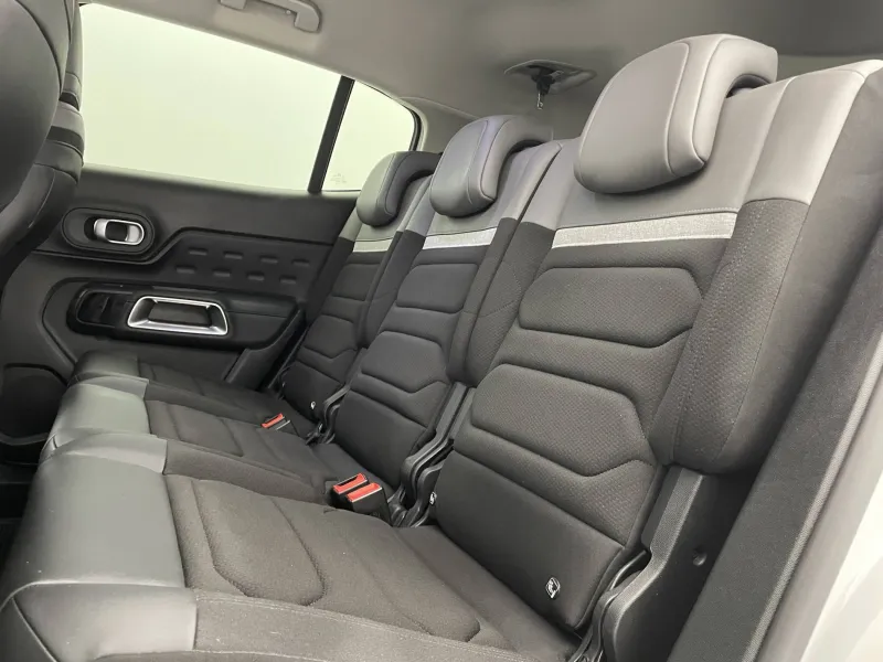 Image secondaire du véhicule 40