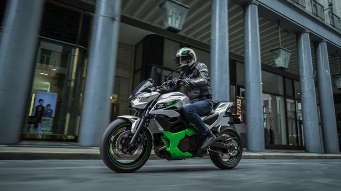 Kawasaki Z 7 hybride : Profil