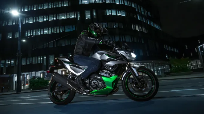 Kawasaki Z 7 hybride : profil de nuit