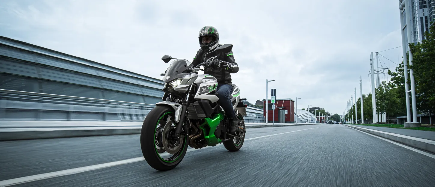 Kawasaki Z 7 hybride : route urbaine