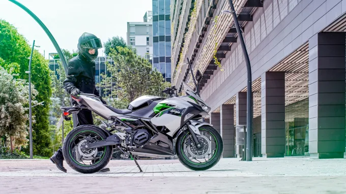 Kawasaki Ninja e-1 : Béquille latérale