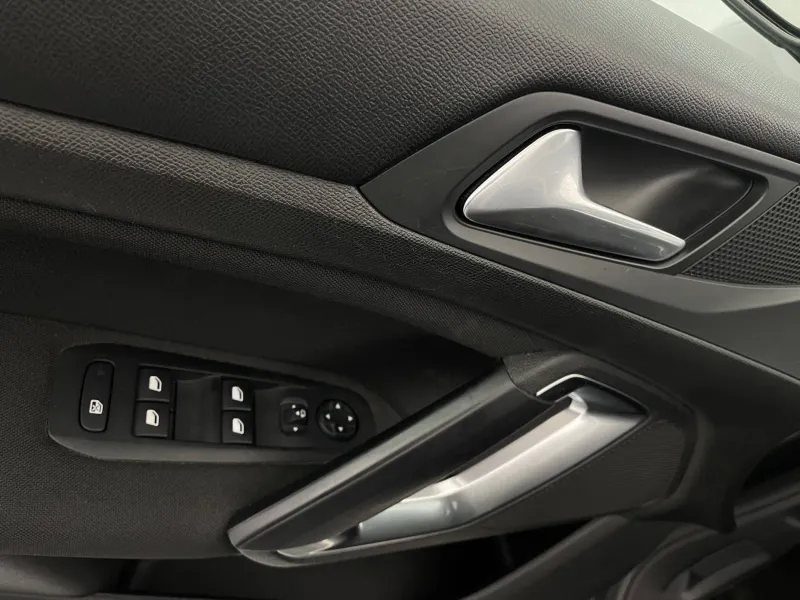 Image secondaire du véhicule 30