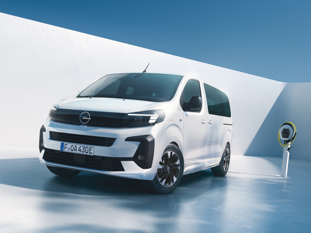 Opel Zafira 2024 : trois quarts avant gauche statique