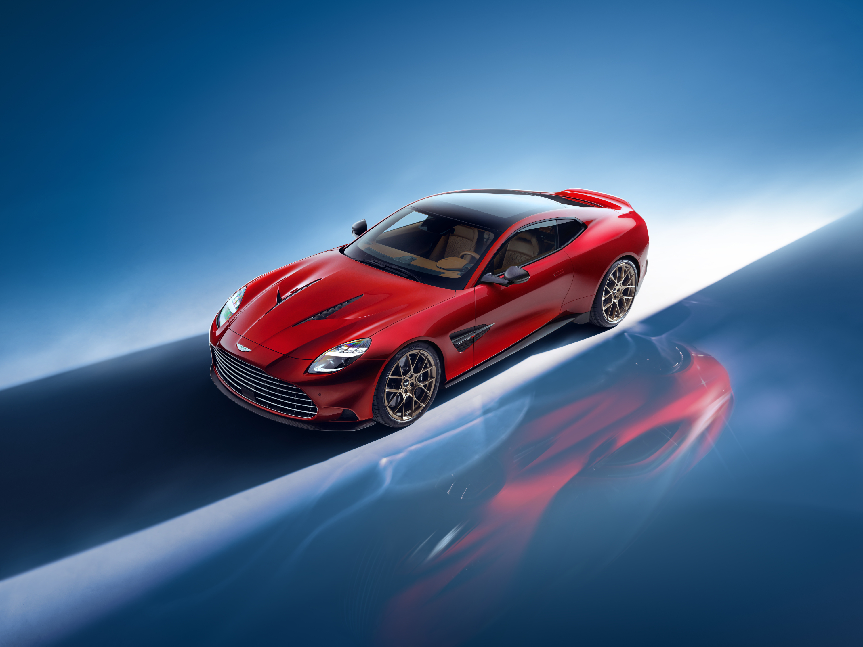 Aston Martin Vanquish 2024 : trois quarts avant gauche plongeant