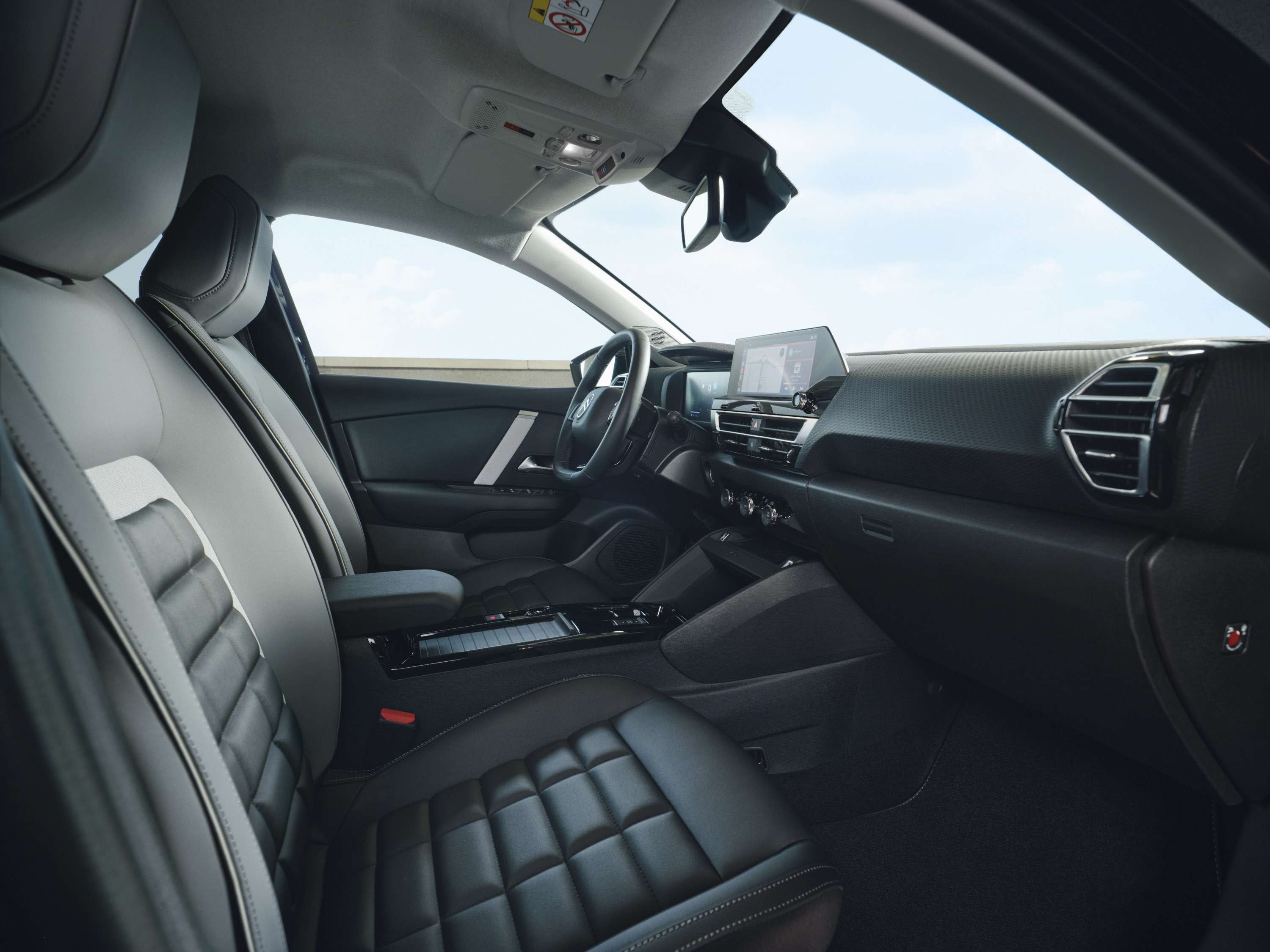 Citroën C4 2025 : intérieur vu du siège passager avant