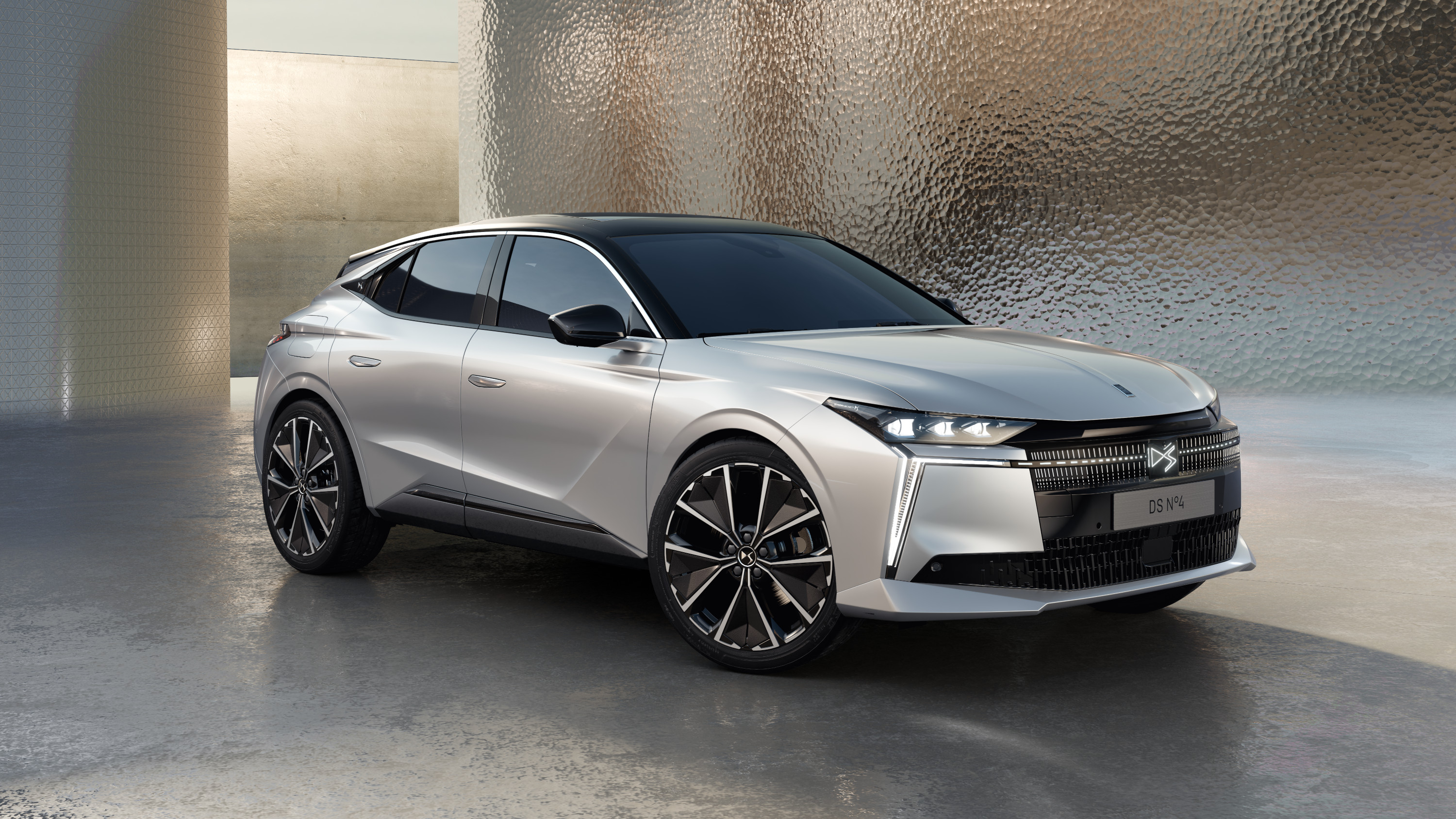 DS N°4 2025 blanche : trois quarts avant droit statique
