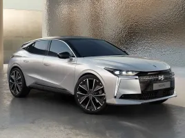 DS N°4 (2025) : la compacte premium française s’affirme