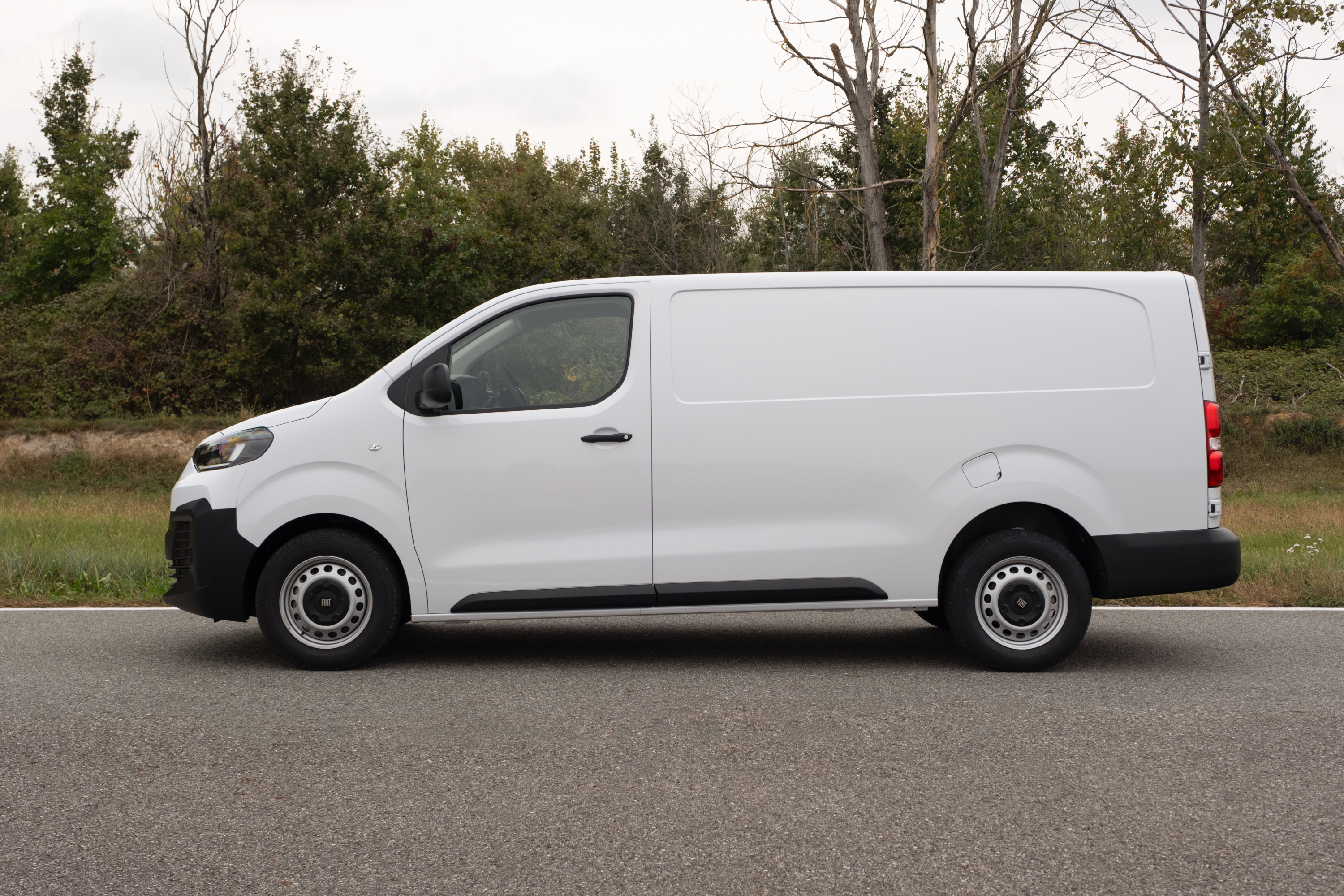 Fiat Scudo 2024 : profil gauche statique