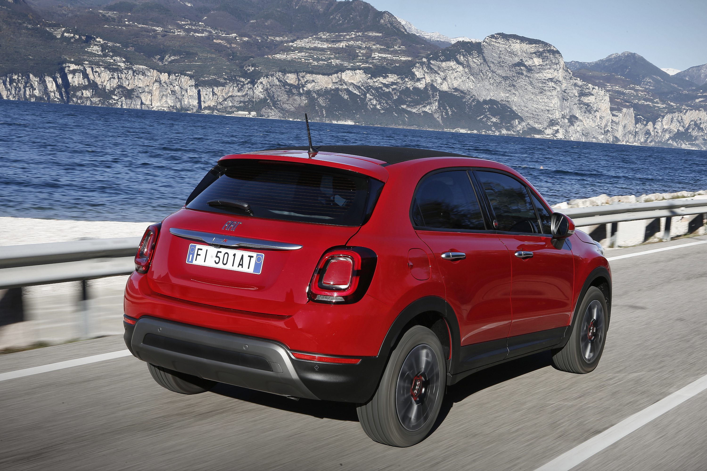 Fiat 500X Cross RED 2022 : trois quarts arrière