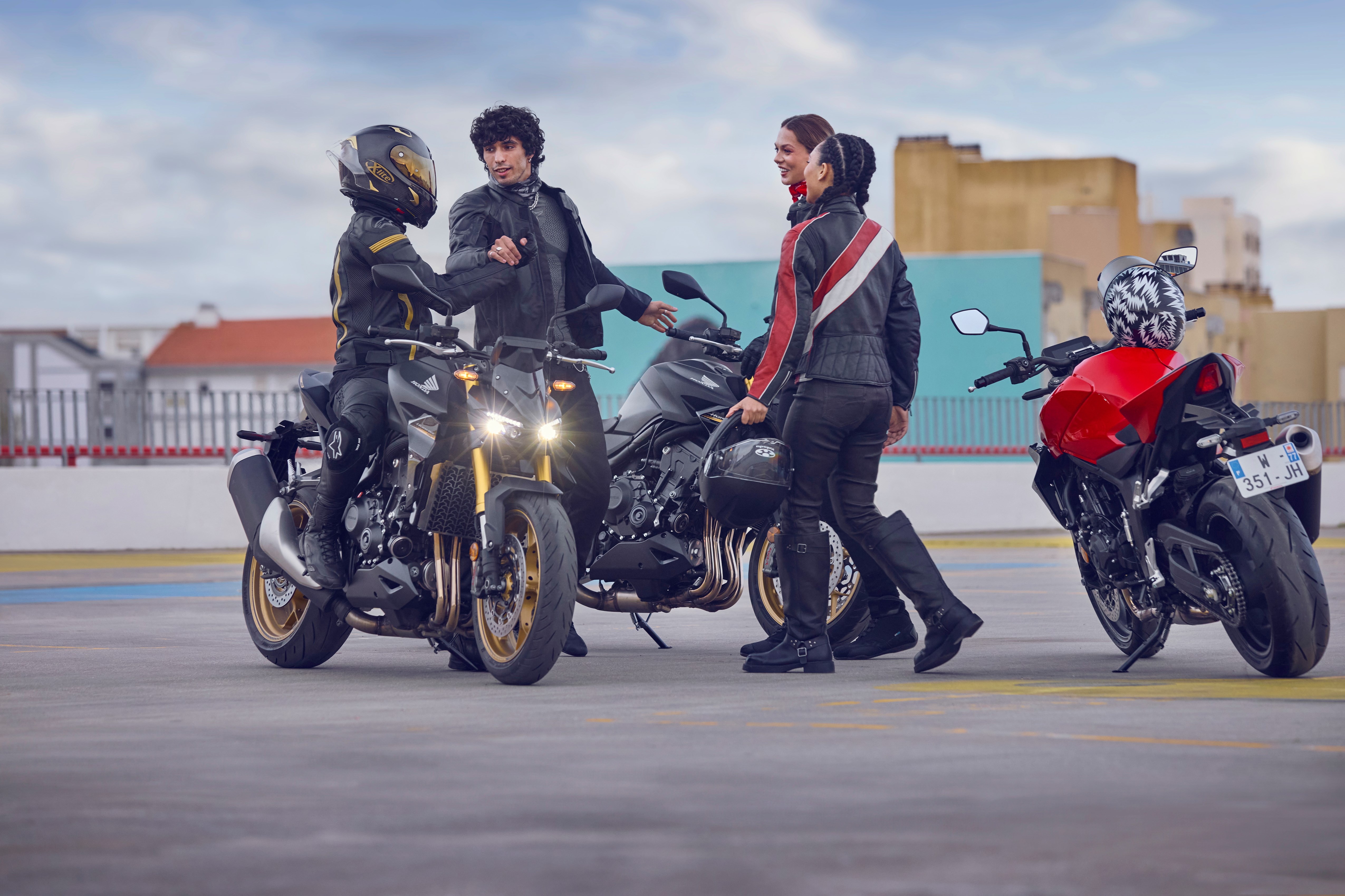 Honda CB 1000 Hornet modèles et pilotes parking