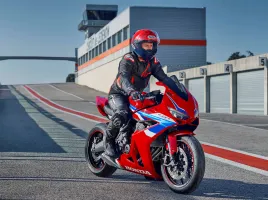 Honda CBR650R (2024) : La sportive polyvalente