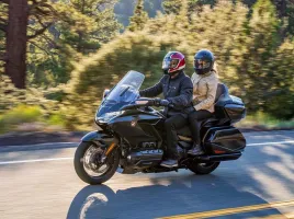 Honda Gold Wing GL1800 (2025) : Entre Touring et Bagger