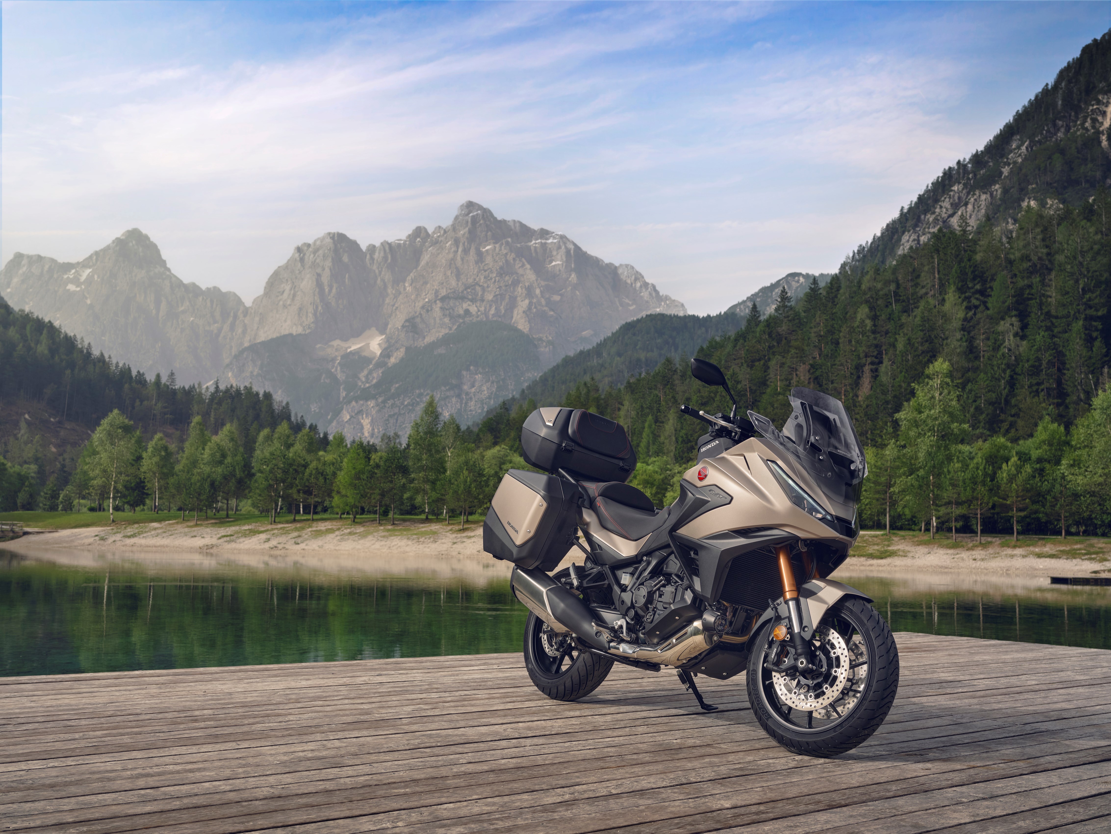 Honda NT1100 2025 : 3/4 avant