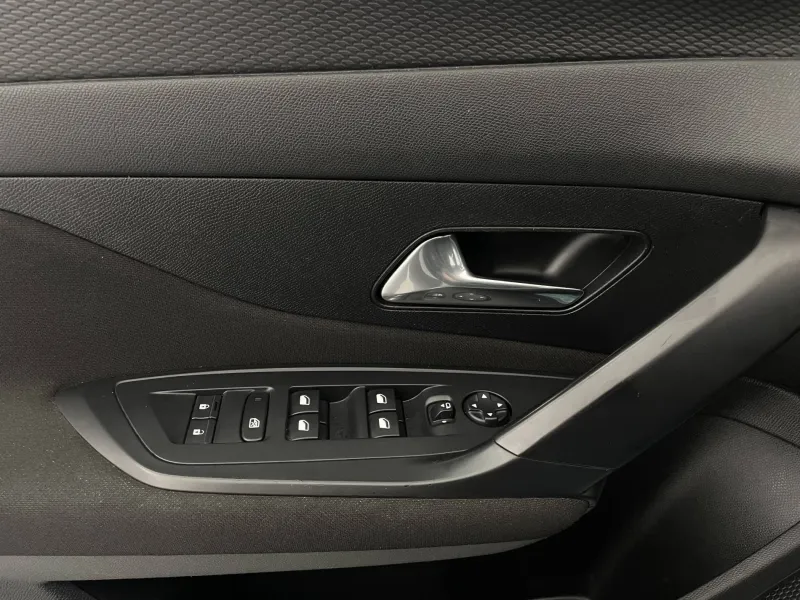 Image secondaire du véhicule 30