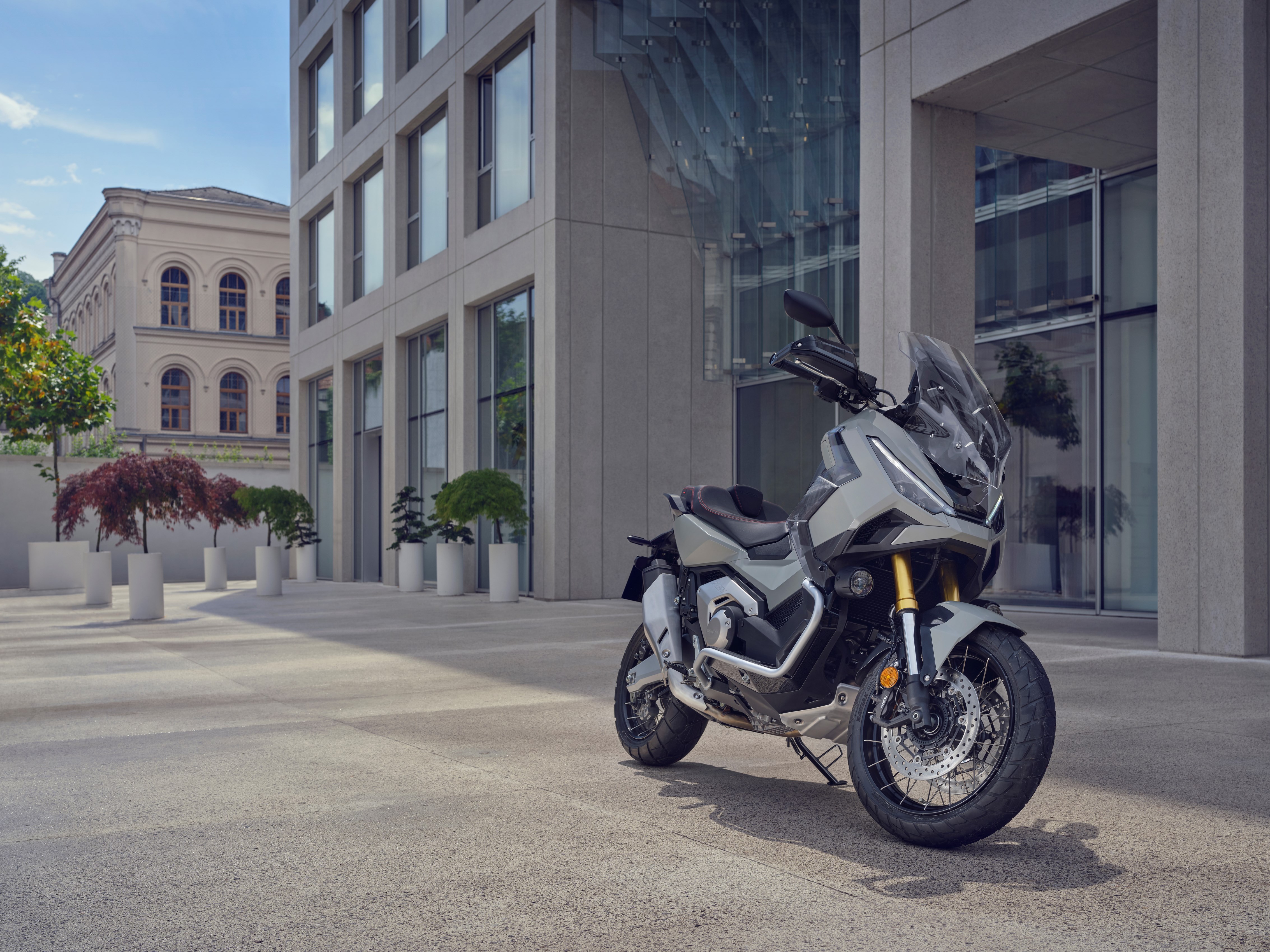 Honda X-ADV 2025 : avant 3/4