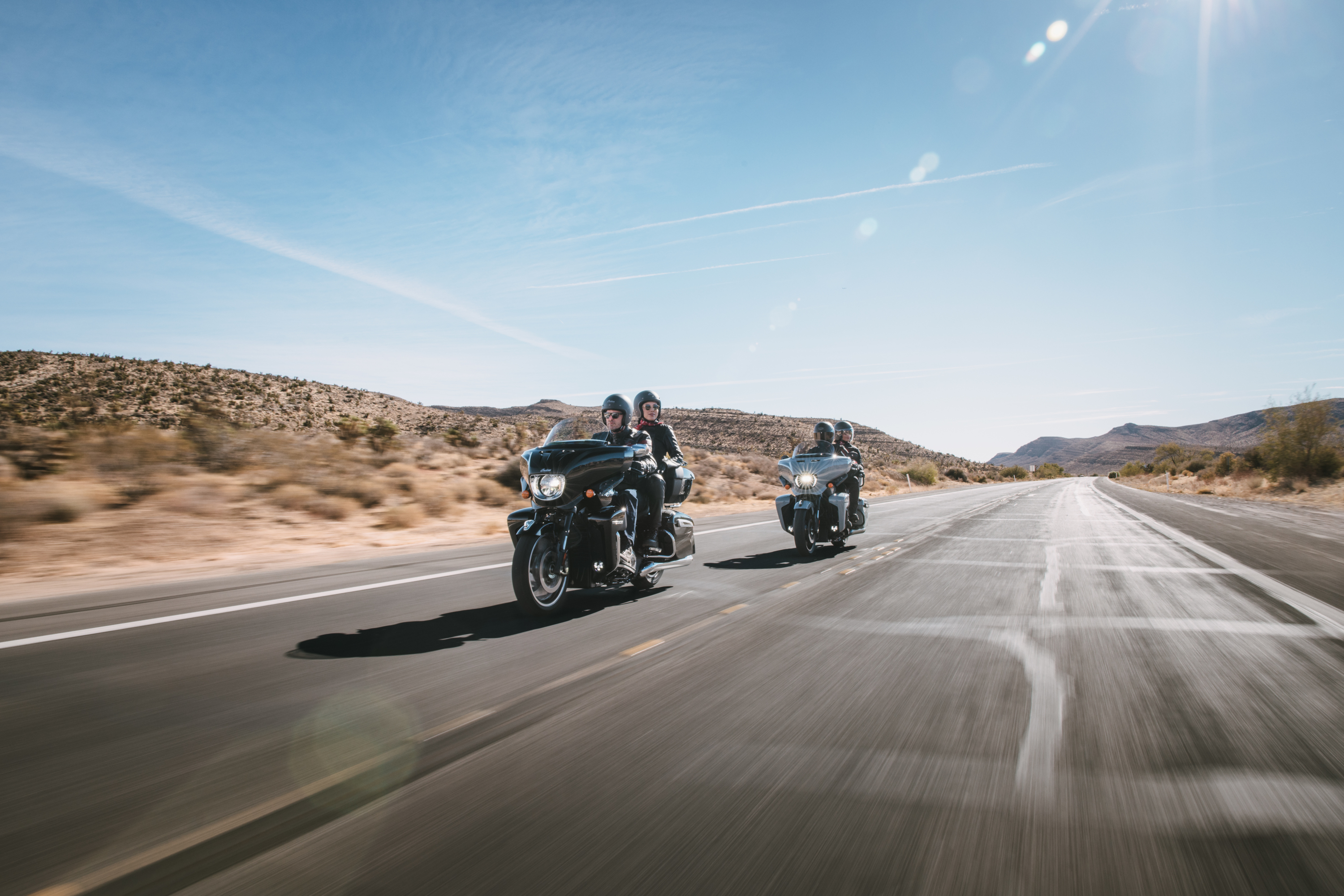 Indian Roadmaster Powerplus Limited 2025 et Indian Roadmaster Powerplus Dark Horse 2025 sur route