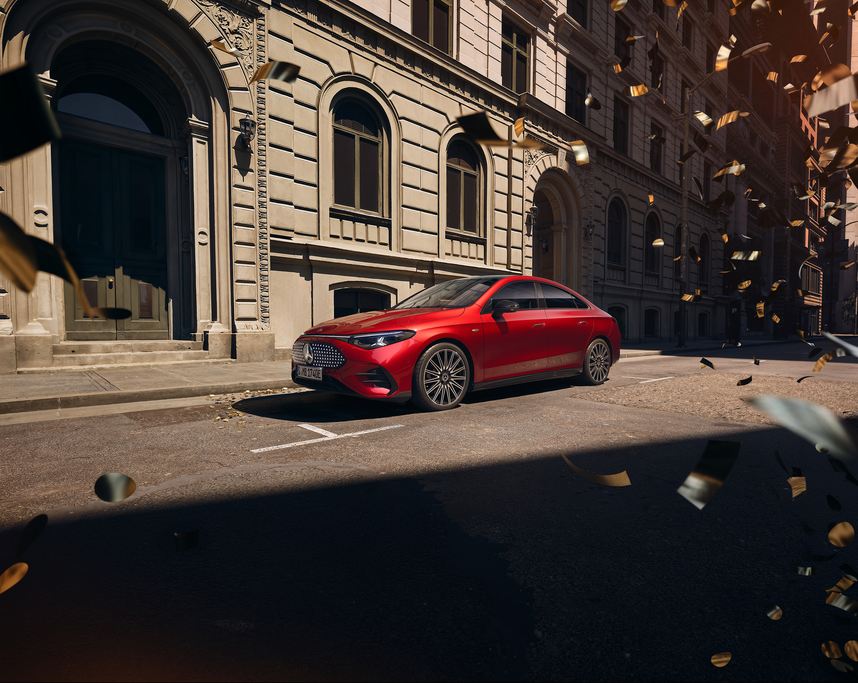 Mercedes CLA 2025 rouge : trois quarts avant gauche statique