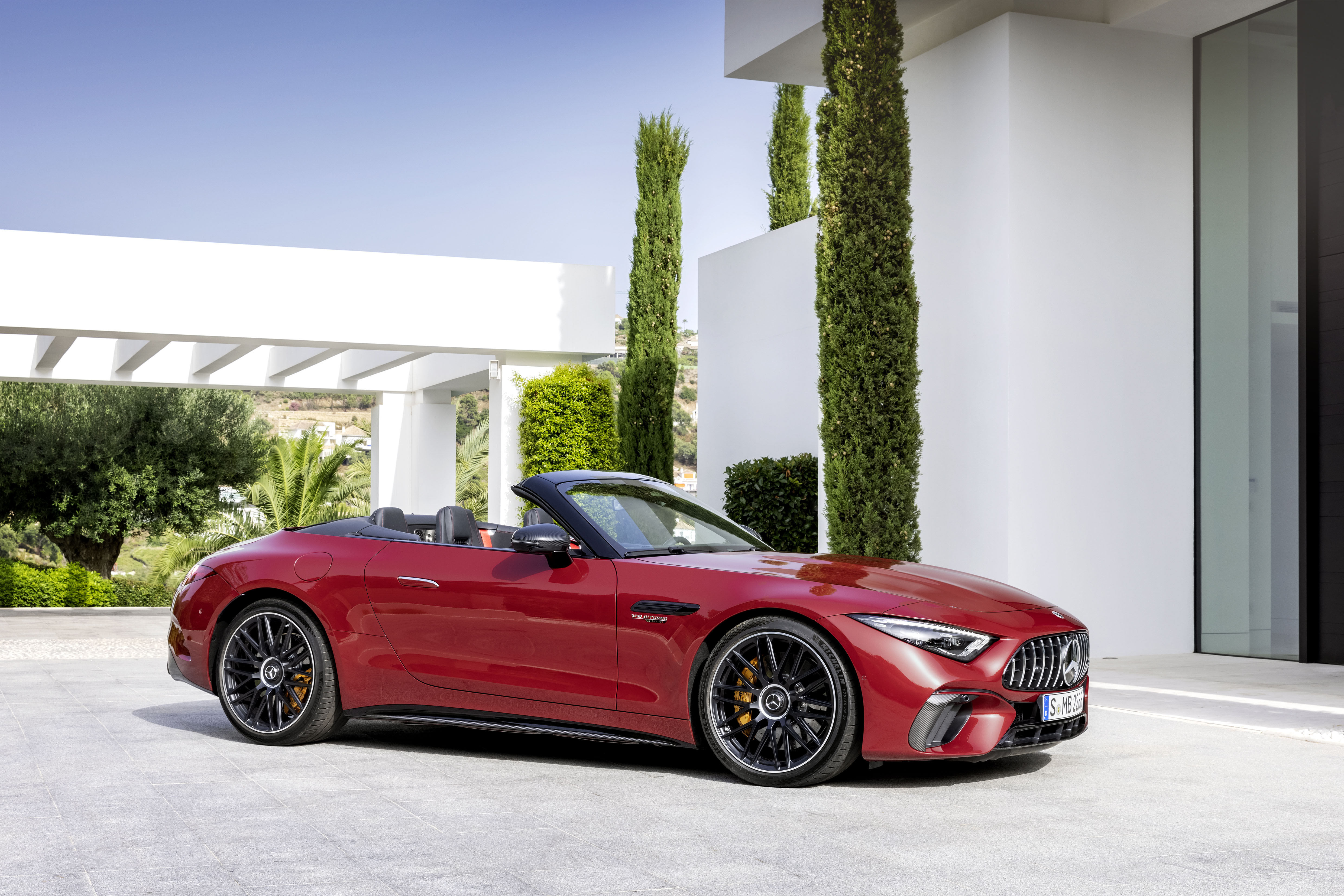 Mercedes-AMG SL (2021) : Profil et trois quart à l'arrêt