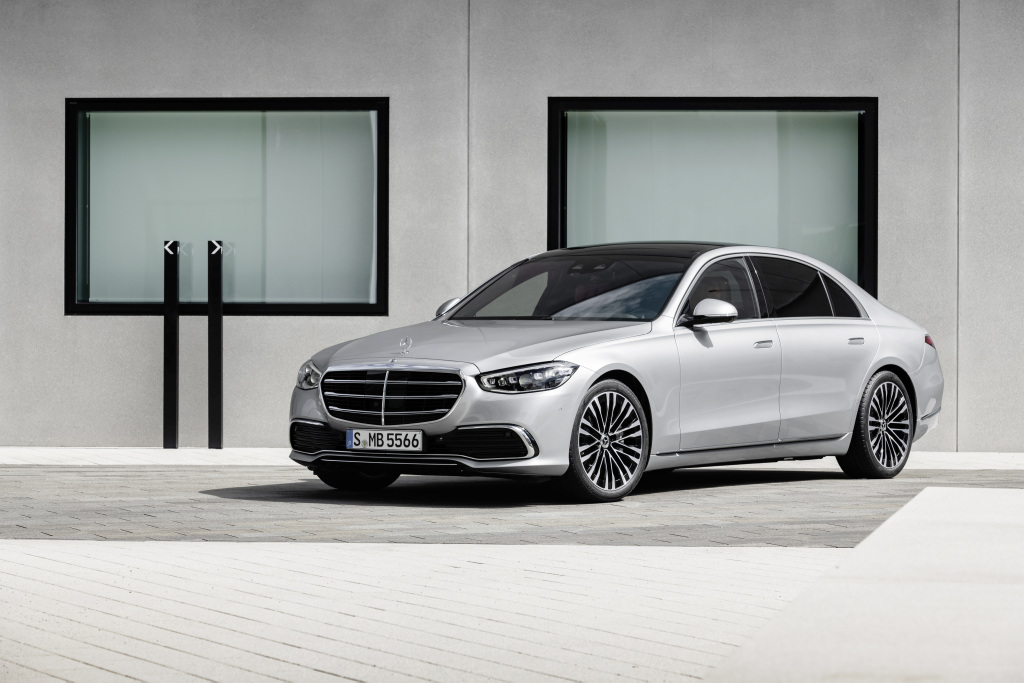 Trois quart avant Mercedes-Benz Classe S