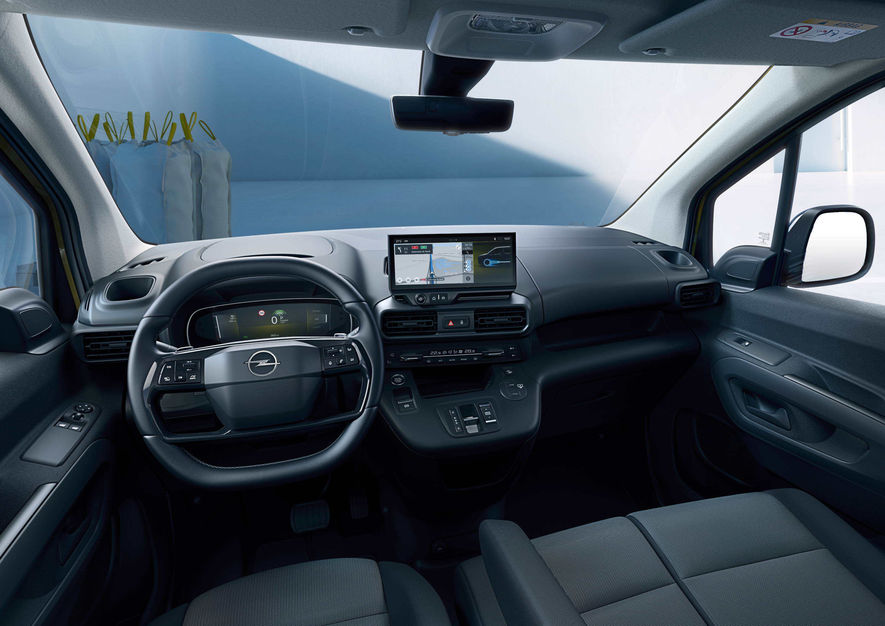 Fourgon Opel Combo Cargo 2024 : intérieur et écran central