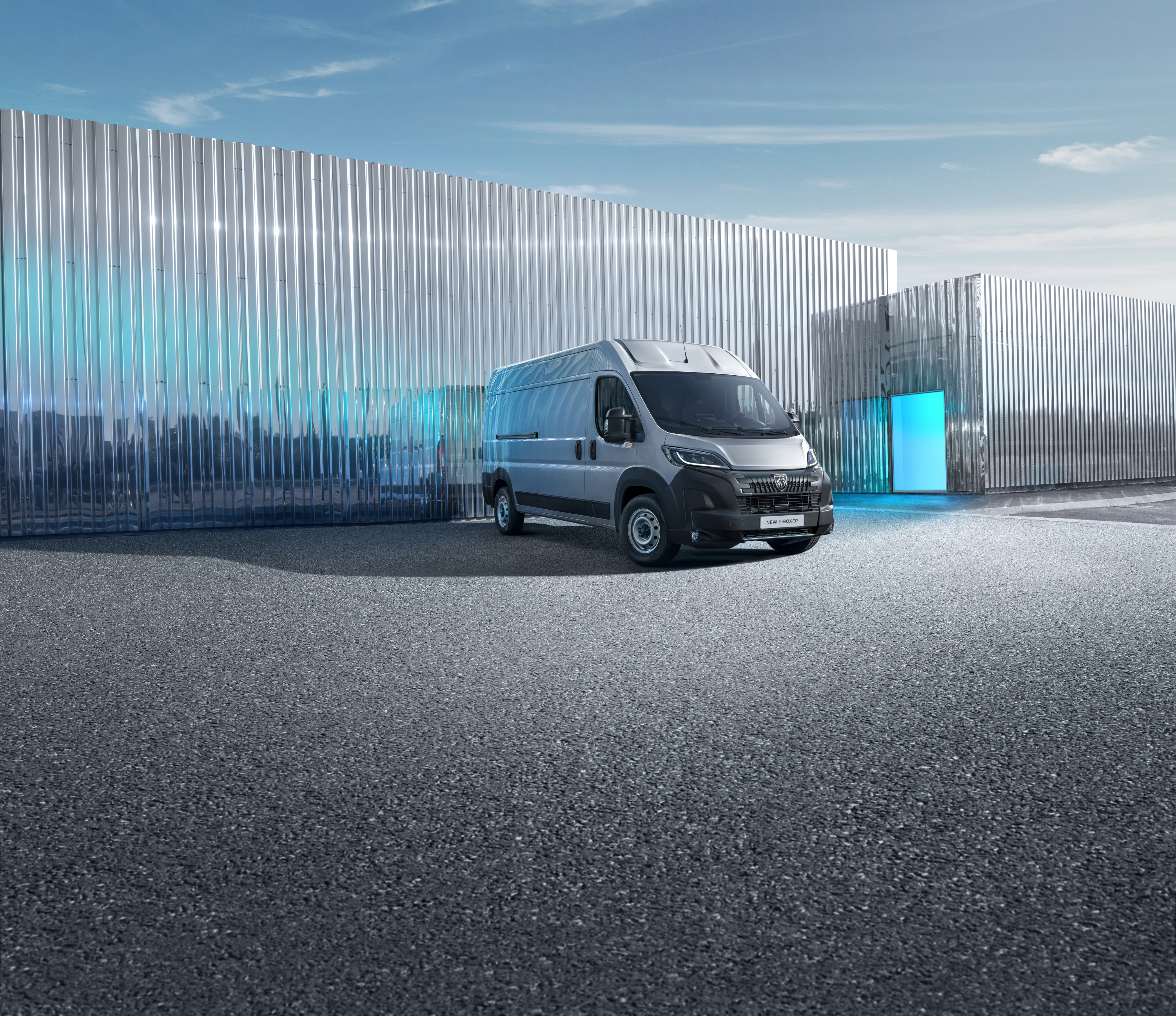 Peugeot Boxer 2024 : trois quarts avant droit statique