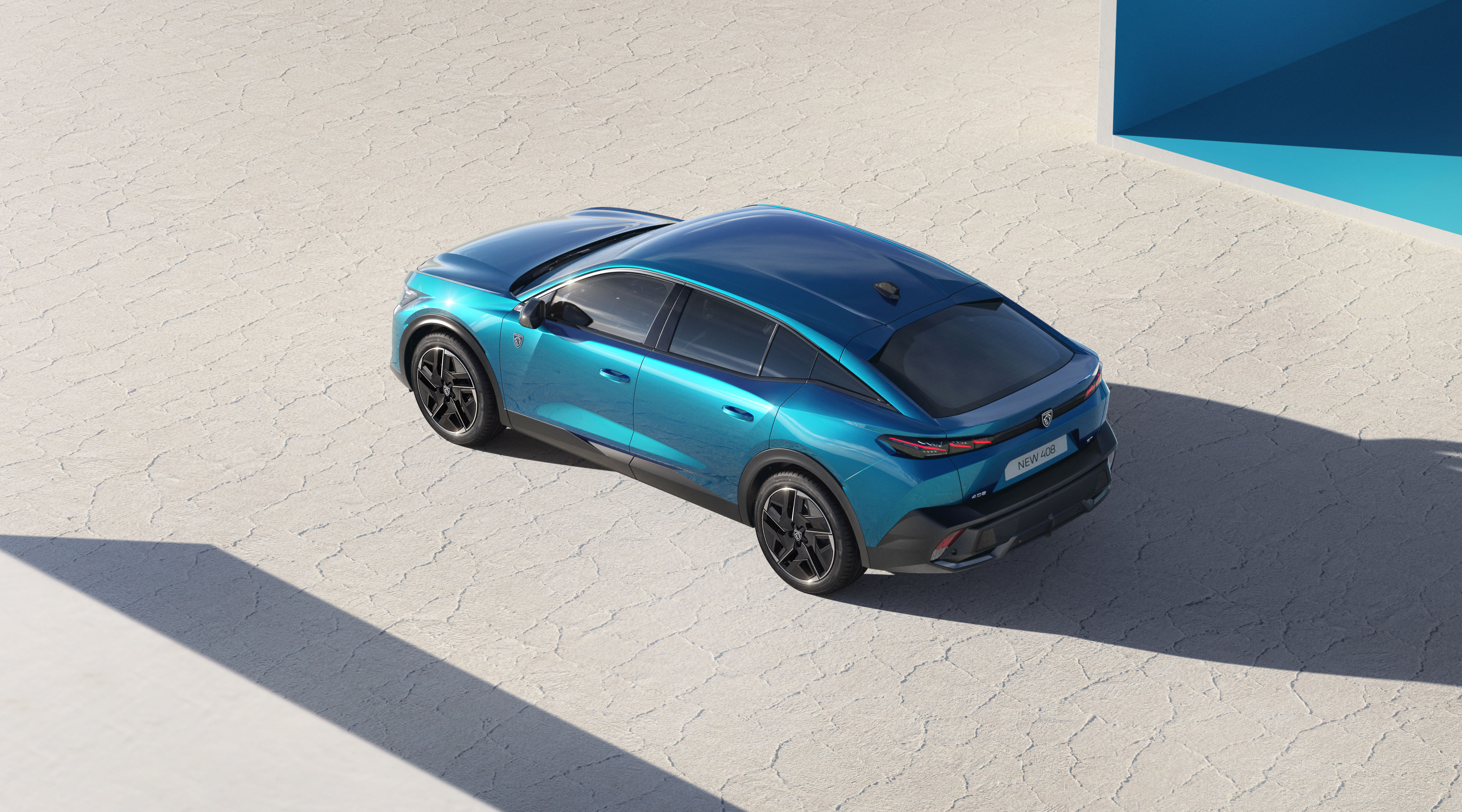 Nouvelle Peugeot 408 : Trois quart arrière en vue plongeante