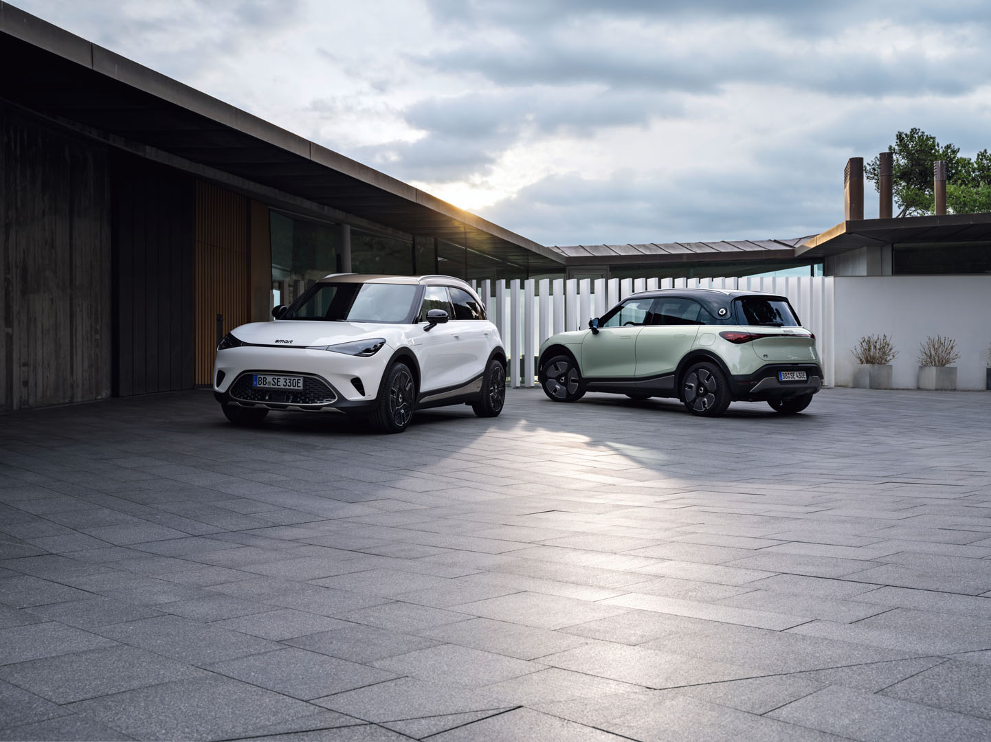 smart #1 : finition Launch Edition trois quart avant et finition Premium trois quart arrière