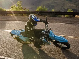 Suzuki DR-Z4S et DR-Z4SM : Retour en force en 2025