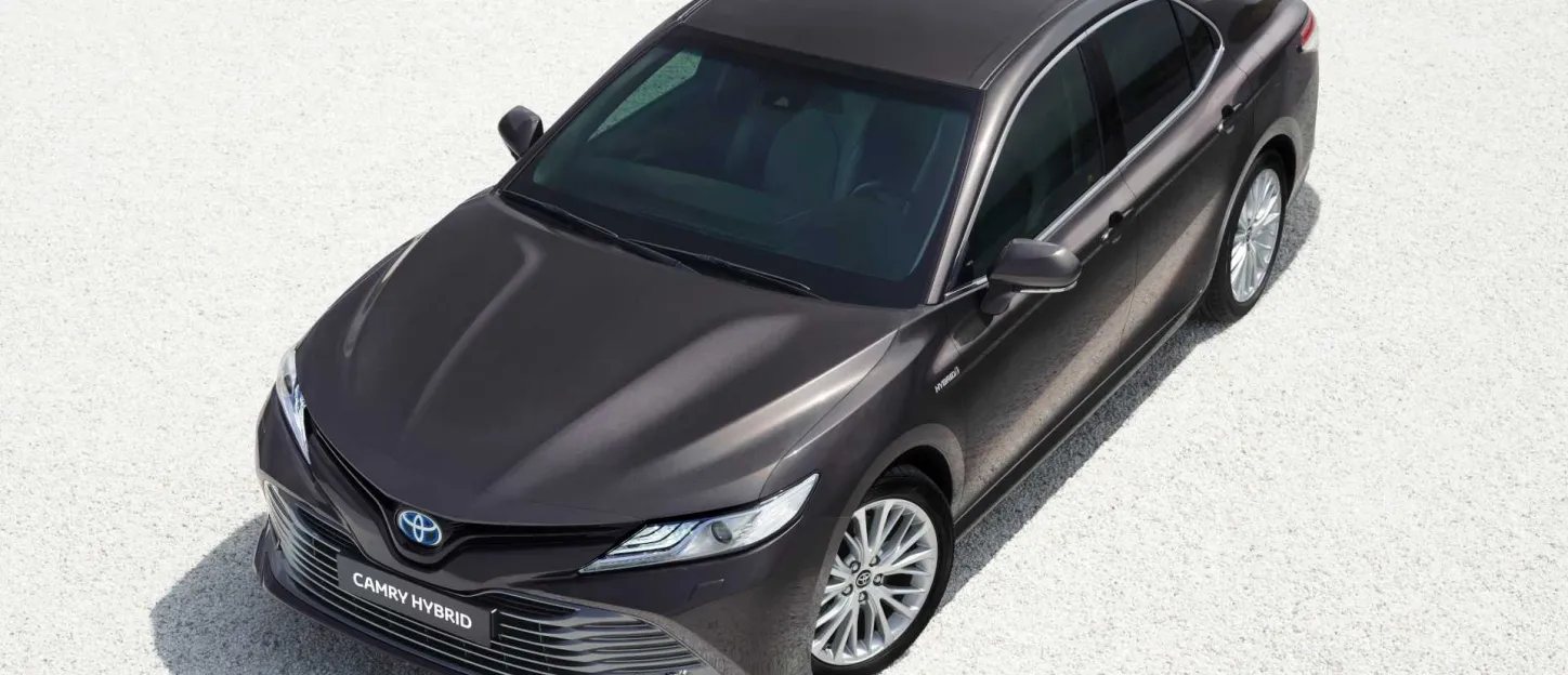 2019_camry_hybrid_03_2.jpg