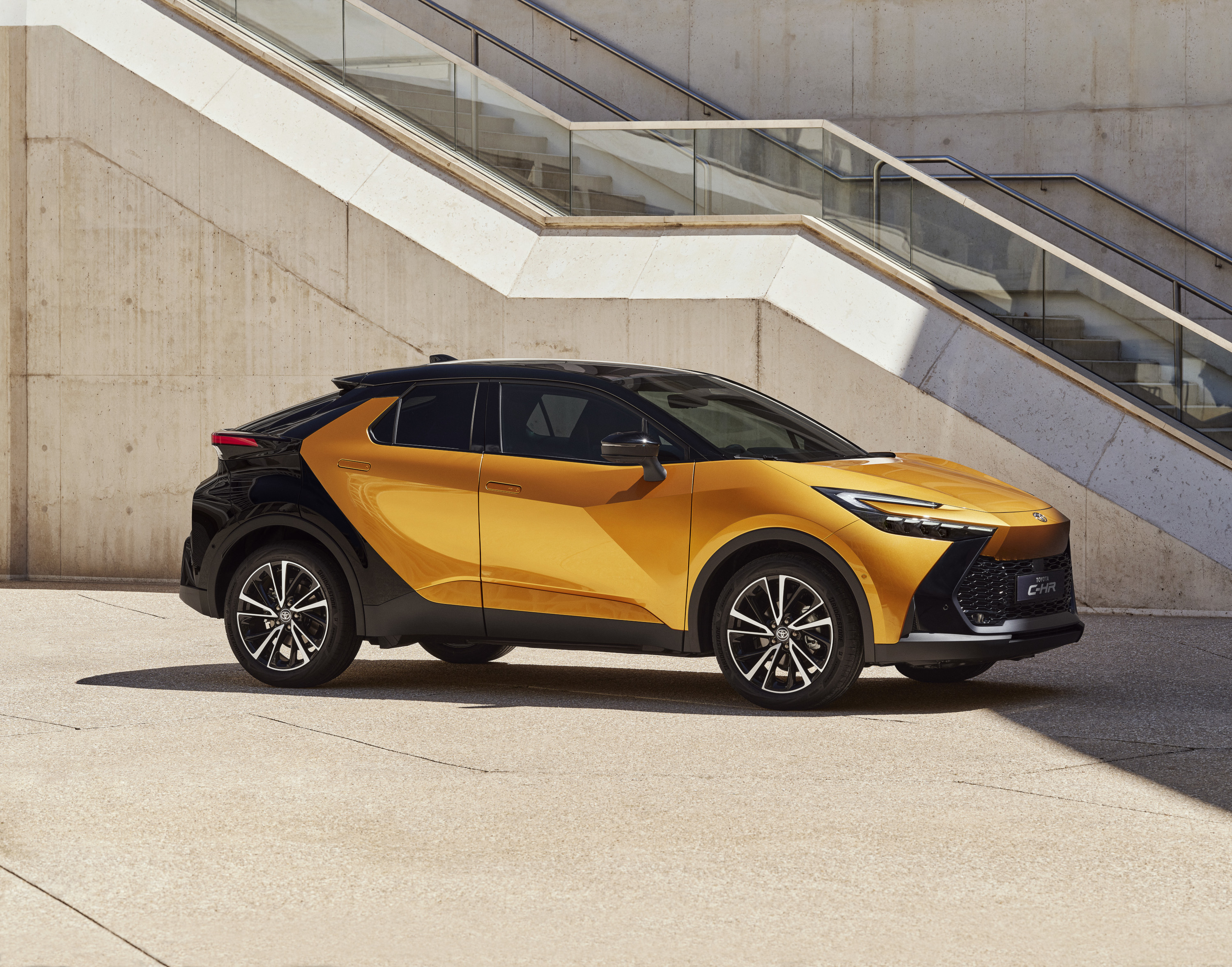 Toyota CHR 2023 : trois quarts avant droit