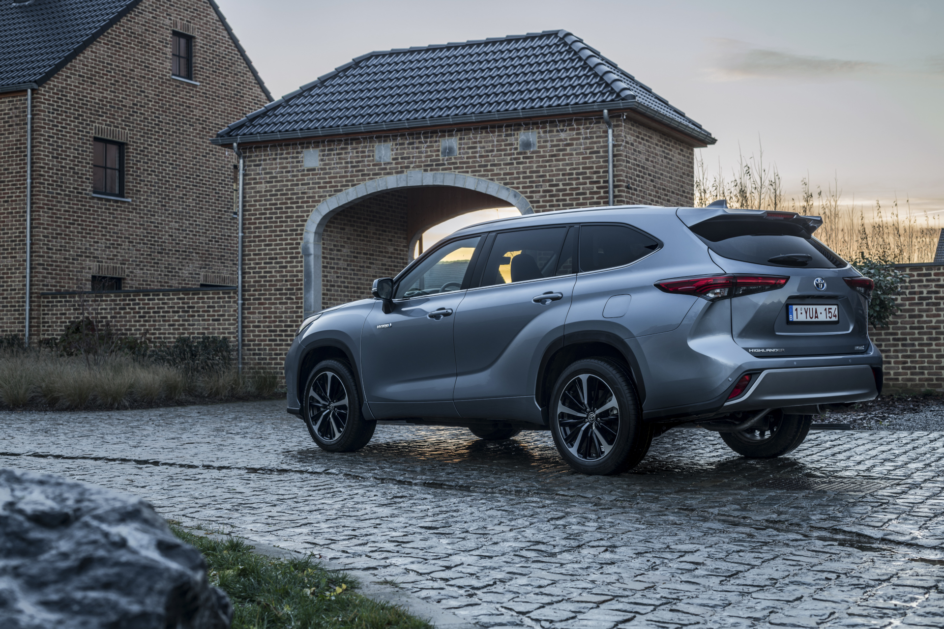 Toyota Highlander 2021 : trois quarts arrière gauche statique