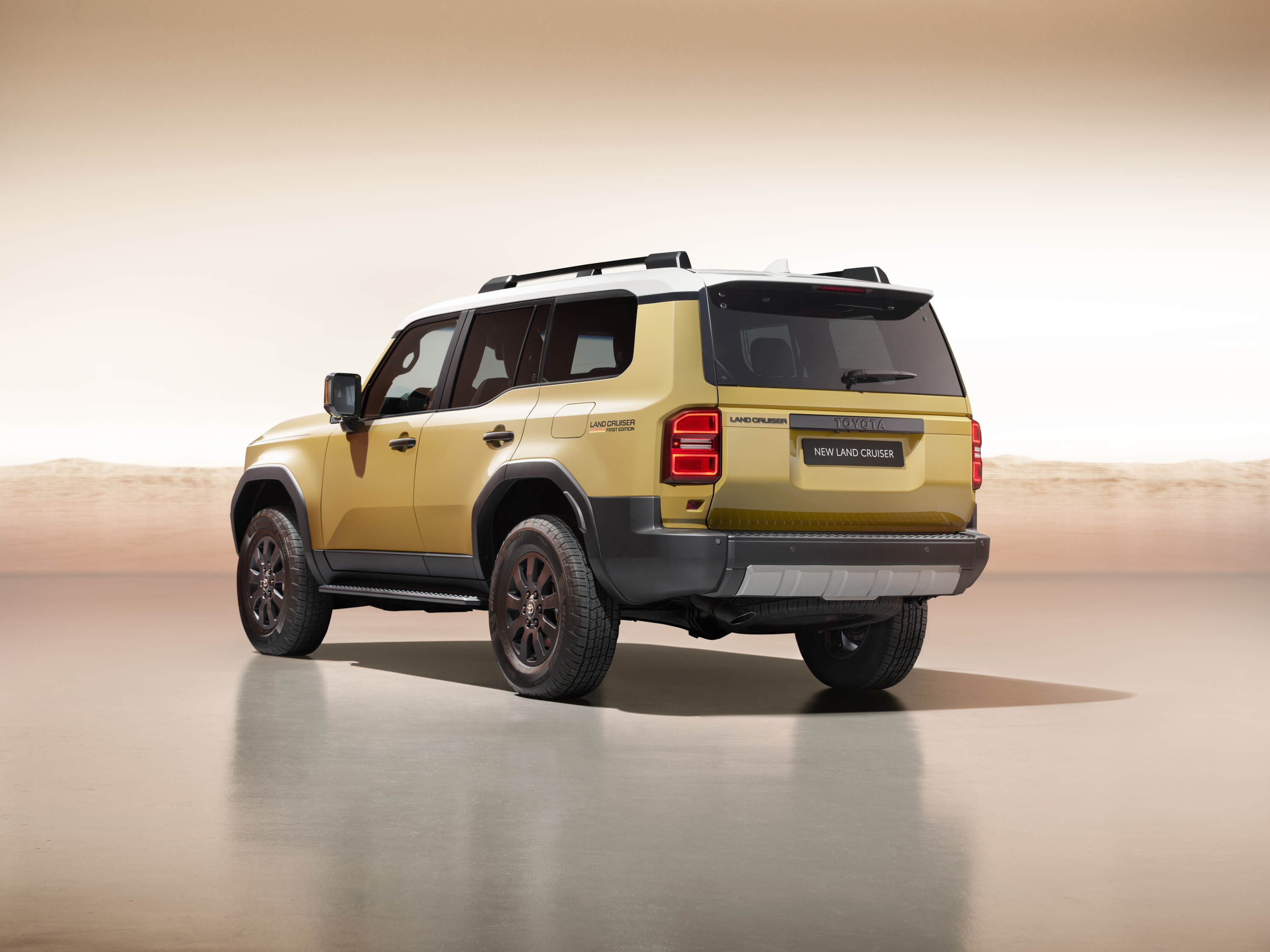 Toyota Land Cruiser 2024 First Edition : trois quarts arrière gauche