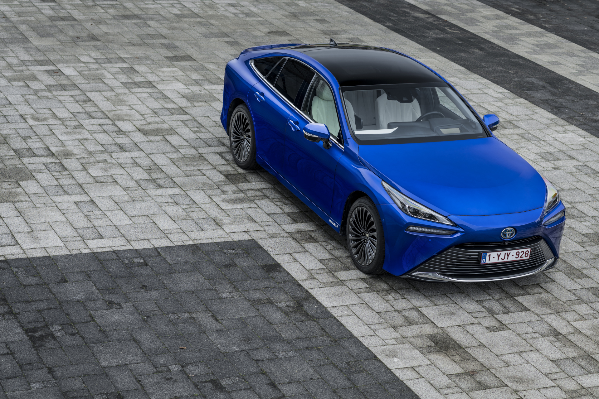 Toyota Mirai vue trois quart avant