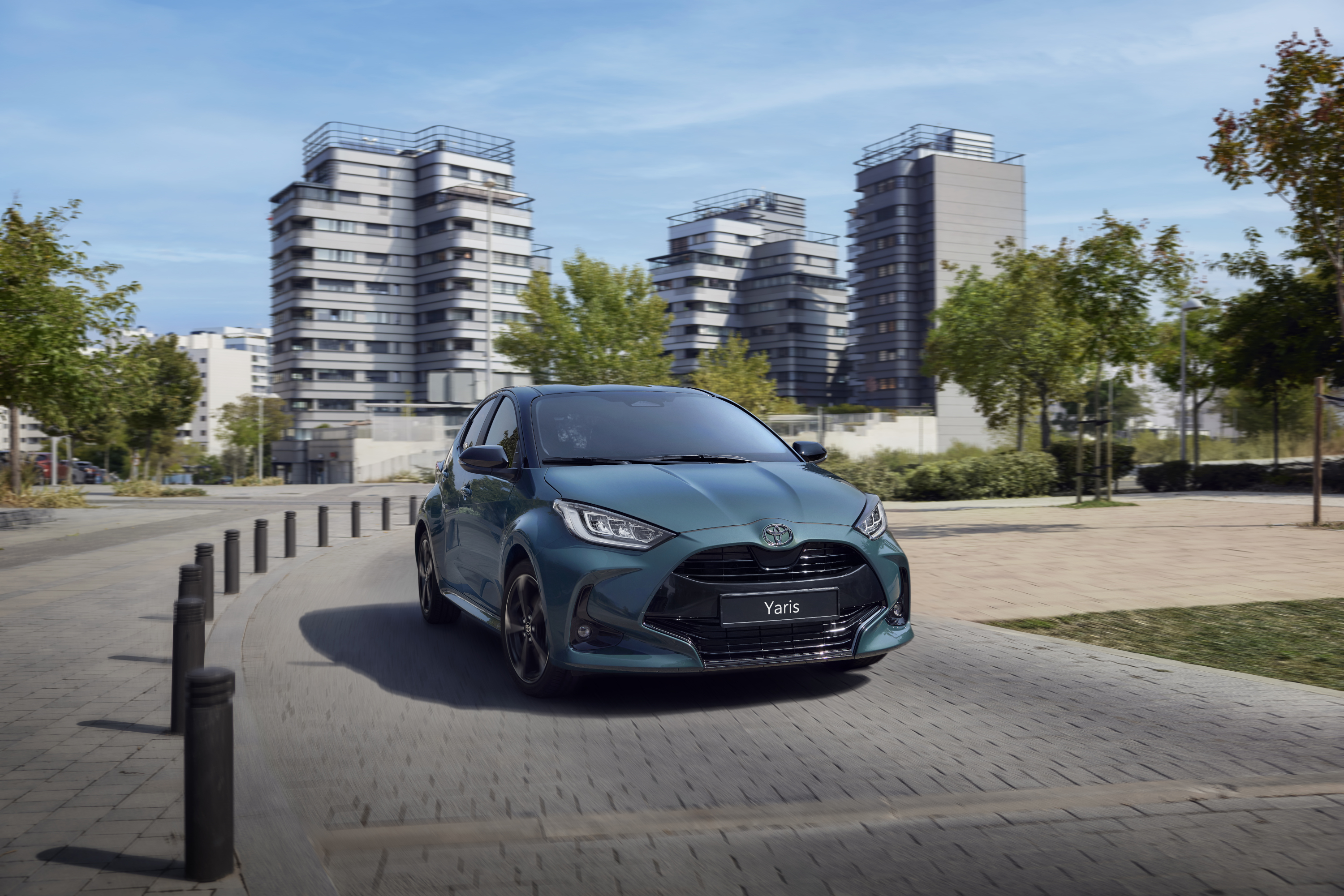Toyota Yaris 2025 : face avant sur route