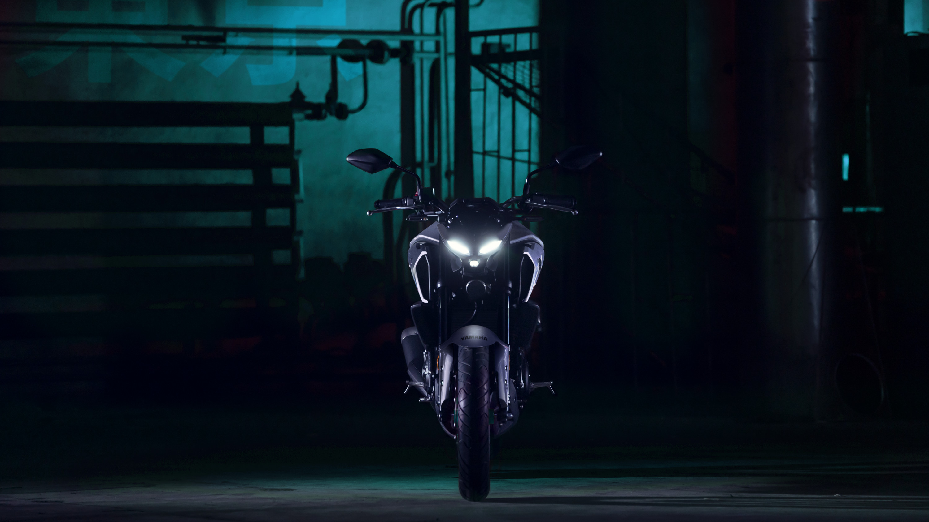 Yamaha MT-03 2023 Cyan Storm : face avant statique