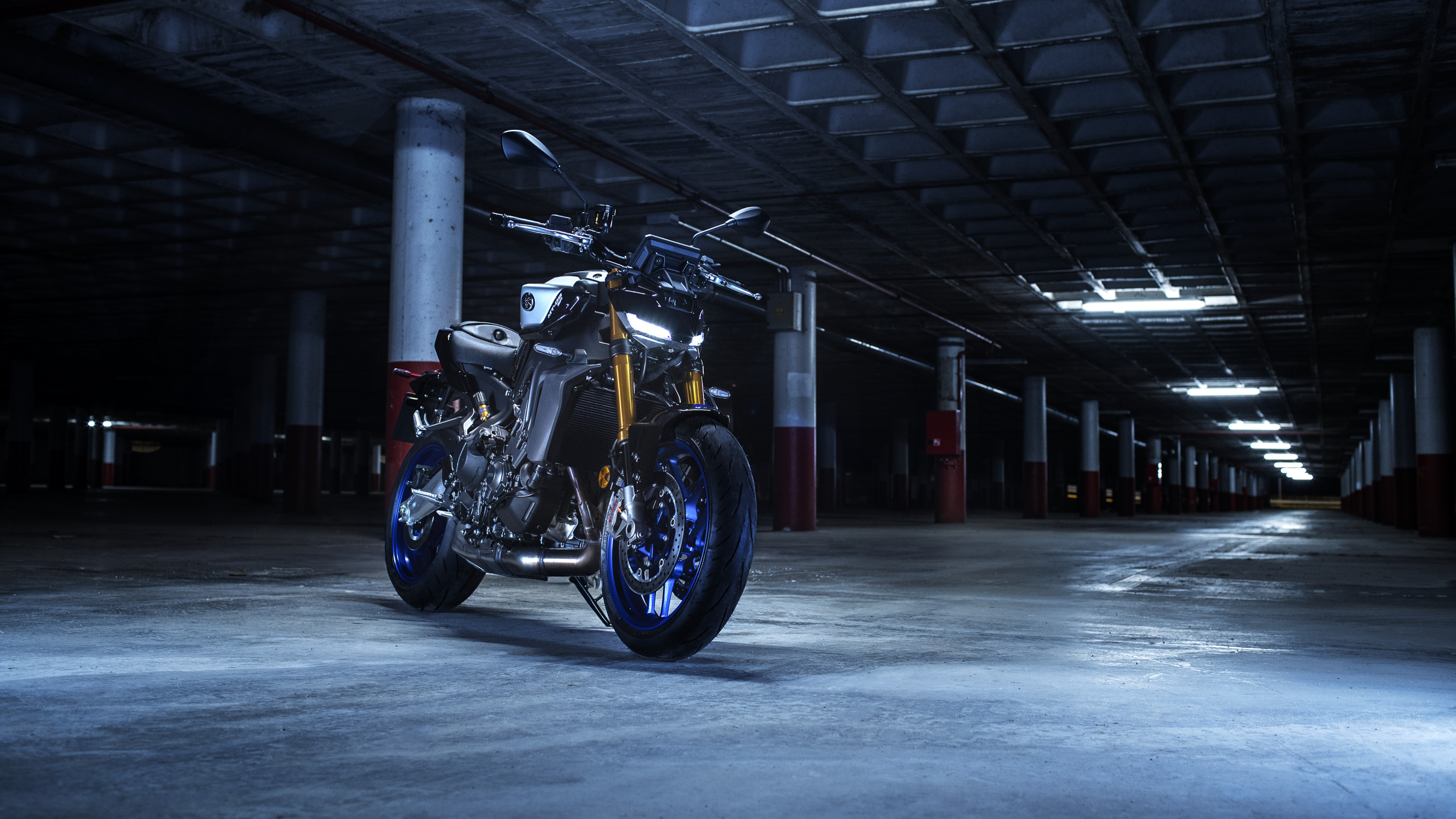 Yamaha MT-09 SP 2024 : trois quarts avant droit statique