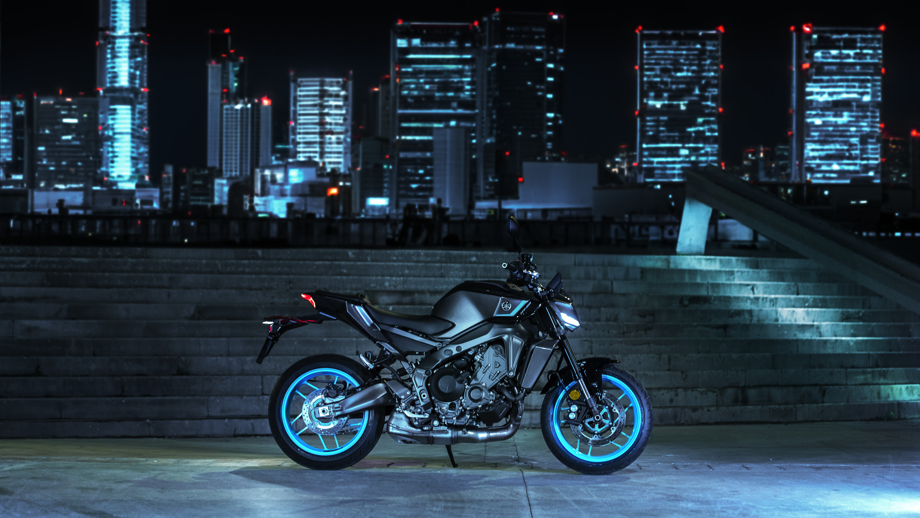 Yamaha MT-09 2024 : profil droit statique