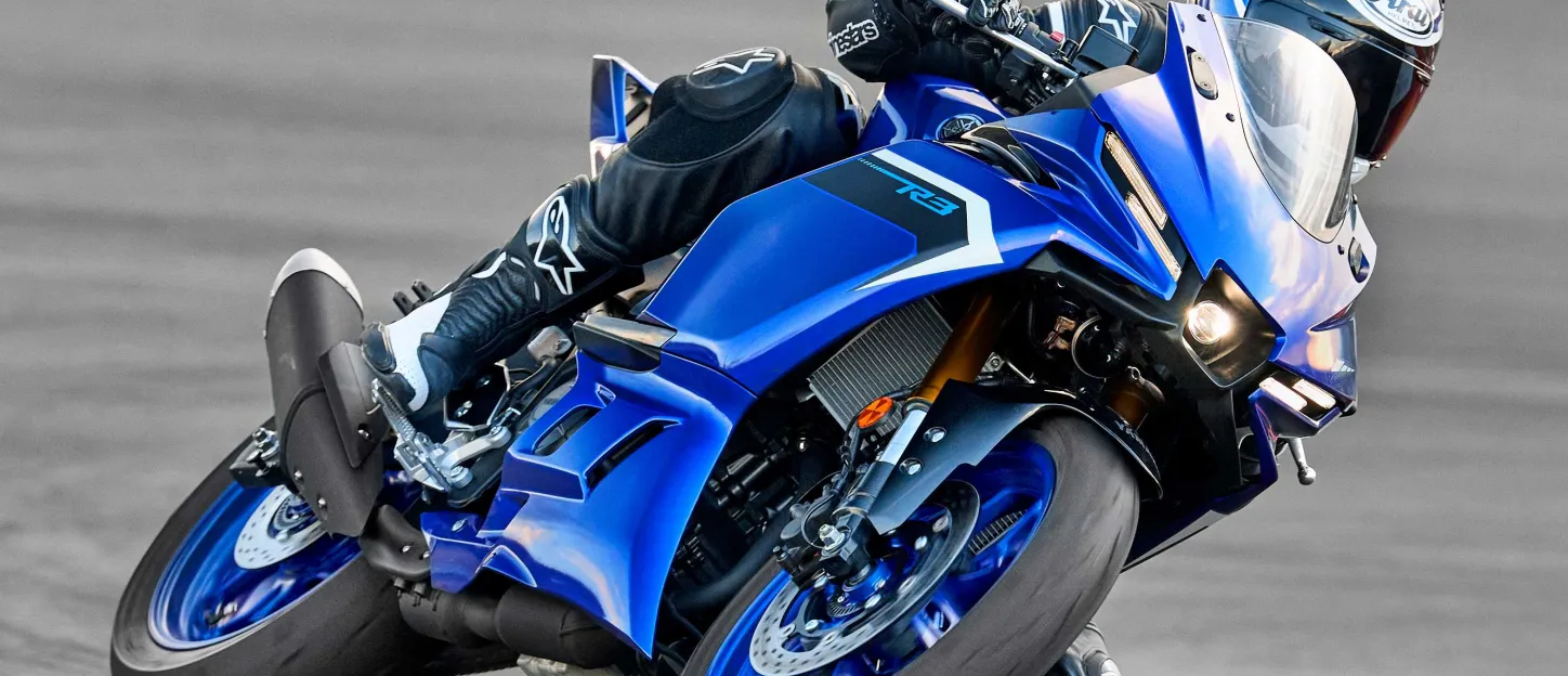 2025_yam_yzf_r320_eu_dpbmc_act_001_03_preview_scale_100_ppi_72_quality_100.jpg