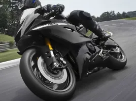Yamaha R6 Race : La SuperSportive taillée pour le circuit