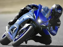Yamaha R7 : La moyenne cylindrée la plus sportive