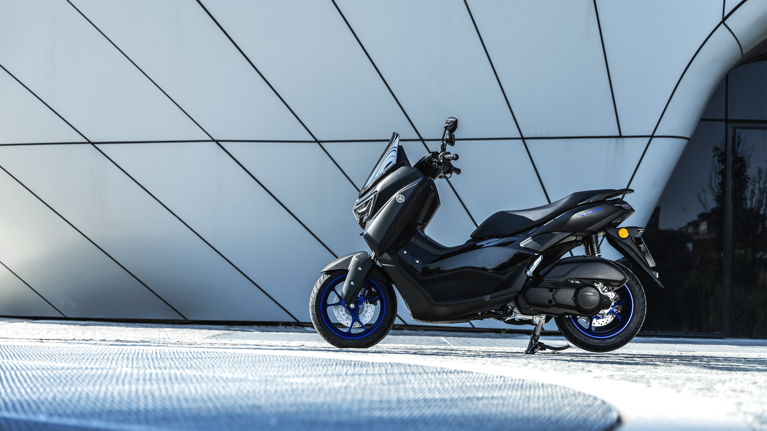 Yamaha NMAX 125 2025 : profil gauche statique