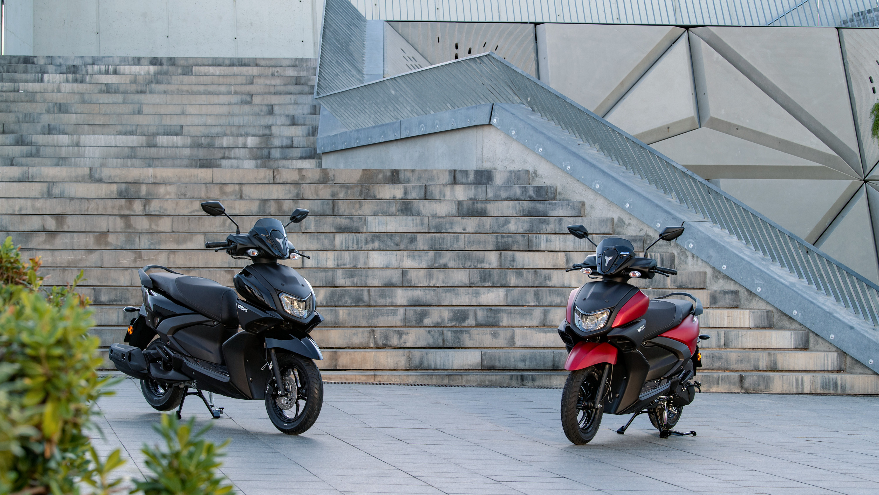 Yamaha RayZR 2024 : versions rouge et noir