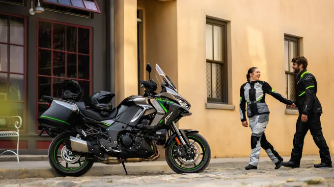 Kawasaki Versys 1100 : Avec pilotes