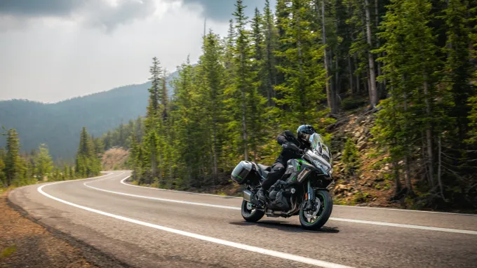 Kawasaki Versys 1100 : Bordure de forêt