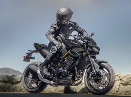 Kawasaki Z900 (2025) : Le roadster sous toutes ses formes