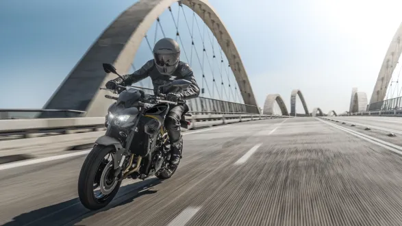 KAWASAKI Z900 : ligne droite