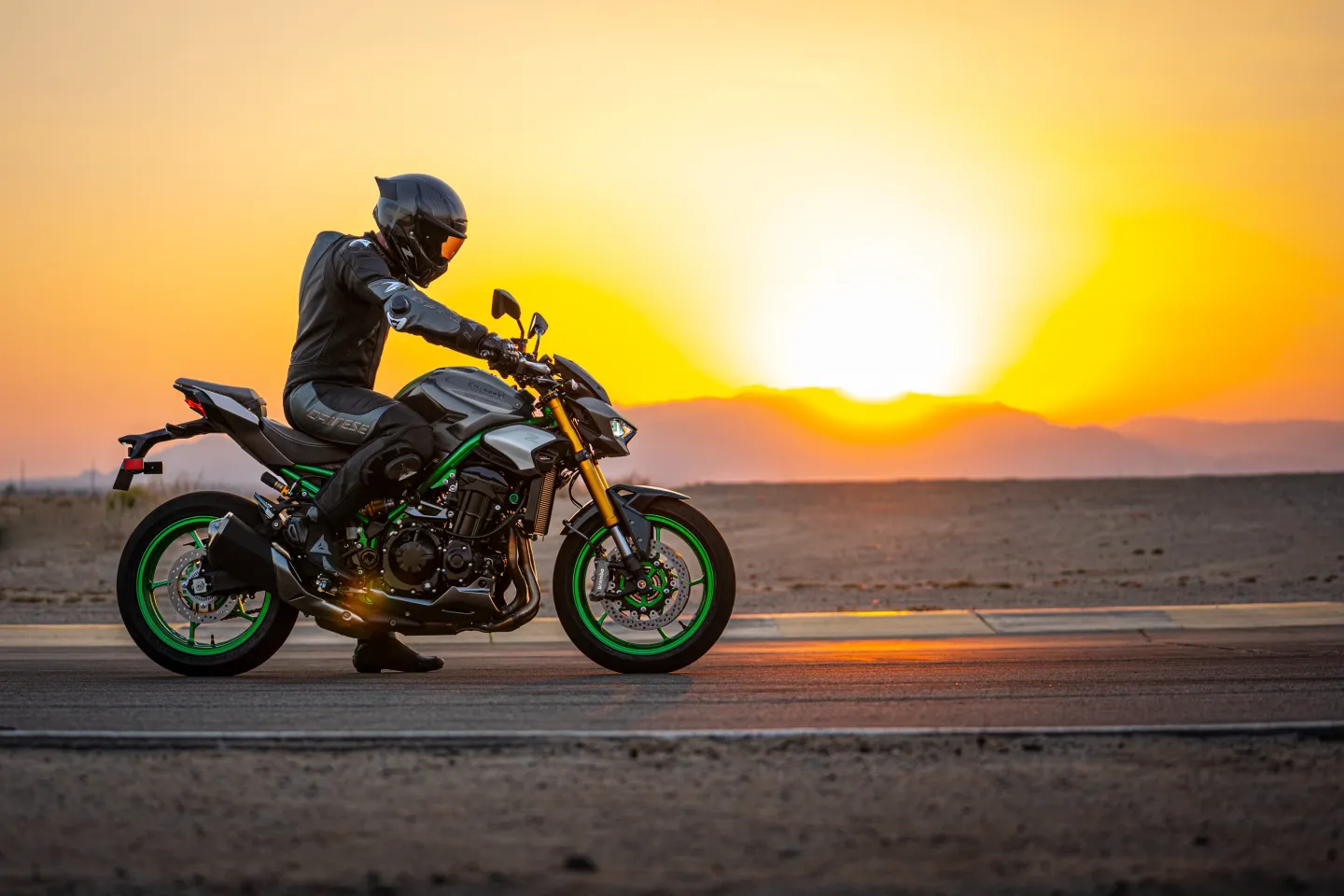 Kawasaki Z900 SE : coucher de soleil