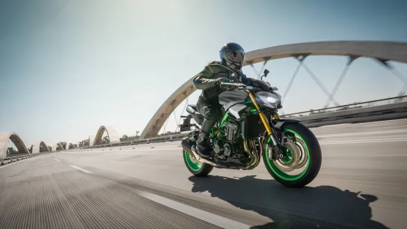 Kawasaki Z900 SE : Pont